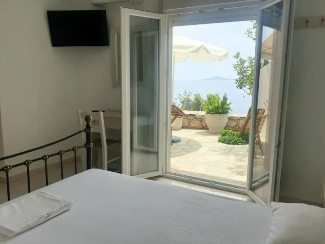 Studio with sea view