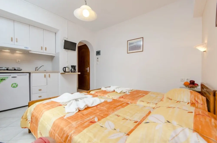 Economy Double Basement room