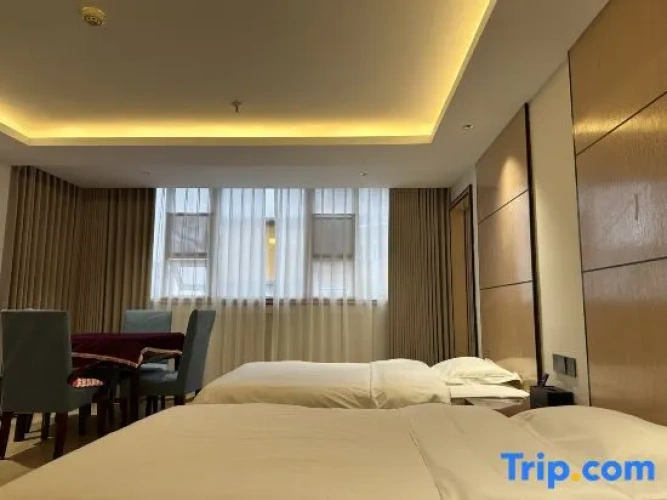 Deluxe Triple Suite