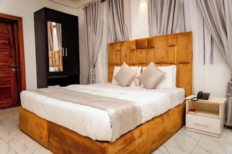 247 Luxury Apartment