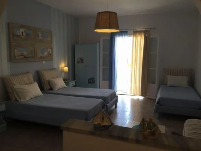 Standard Triple room with garden view