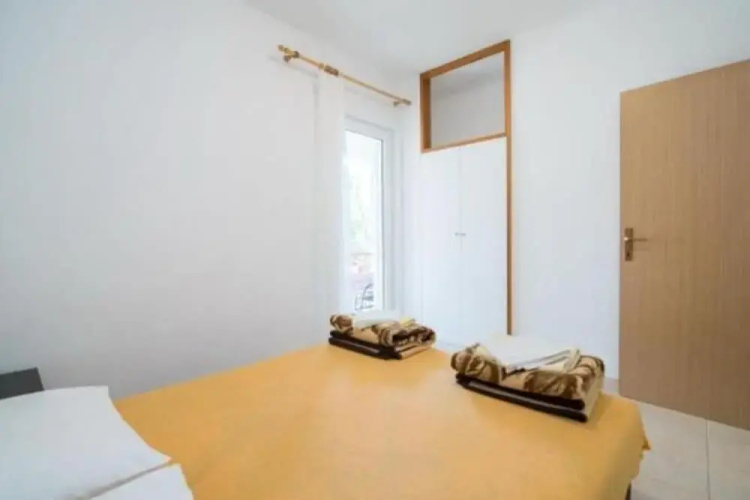 Apartments Boguvila - Two-bedroom Basic Apartment With Terrace -