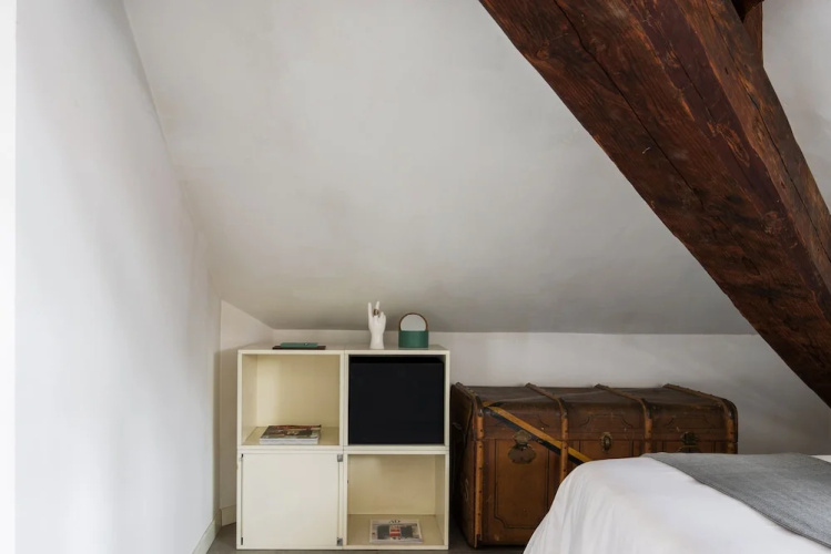 JOIVY Classic Top-Floor Studio By Park
