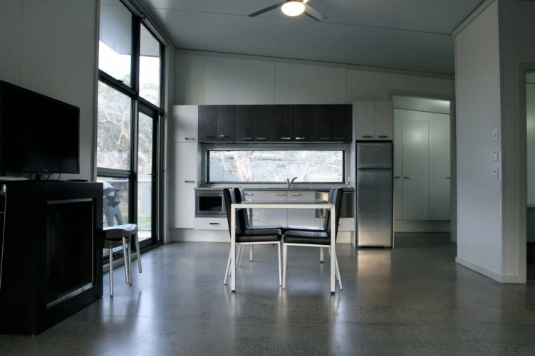 Ecocrackenback 19 'Sustainable, luxurious chalet close to the slopes.'