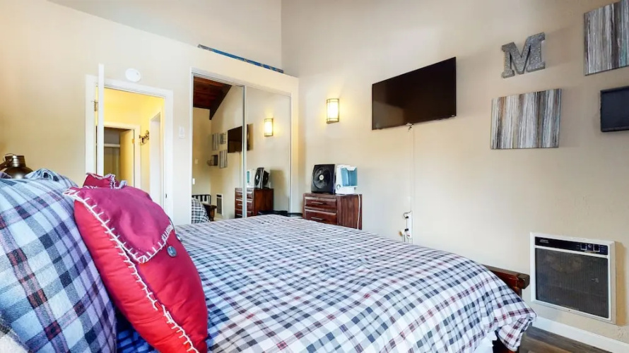 Chamonix #72 2 Bedroom Condo by Redawning