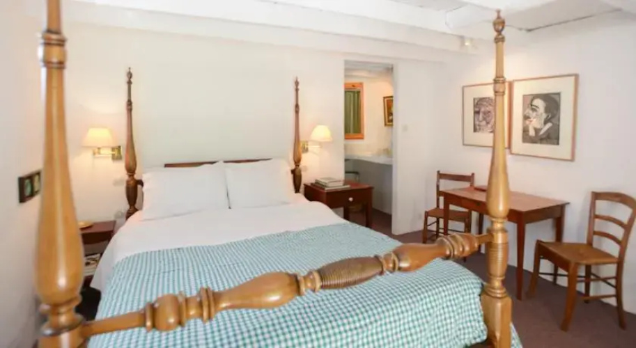 Champagne B&B