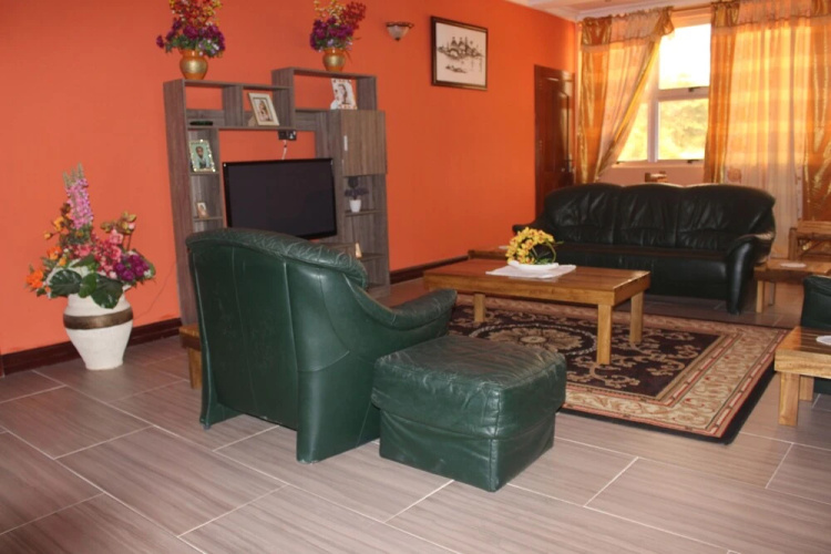Oguaa Apartments & Lodging