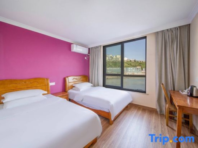 Standard Twin room with sea view