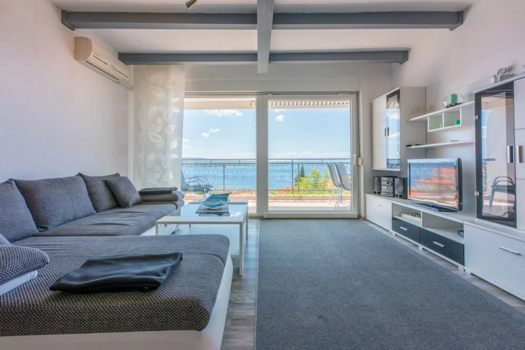 Apartment Schildy