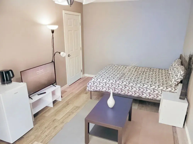 Colline-Single Room- Self Check-In