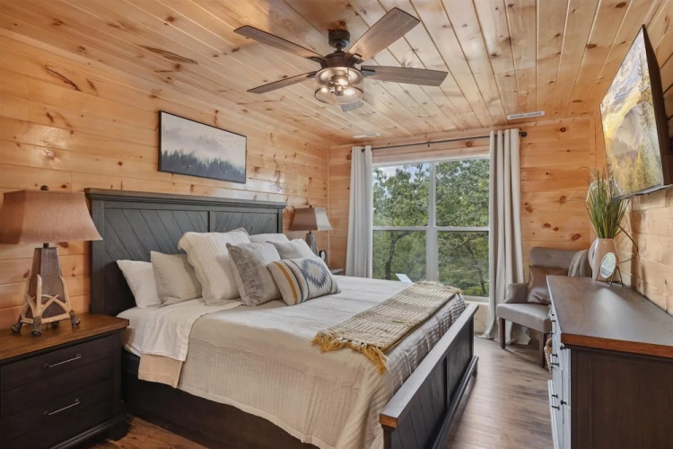 Chasing The Son Cabin 3 Bedroom Cabin by RedAwning