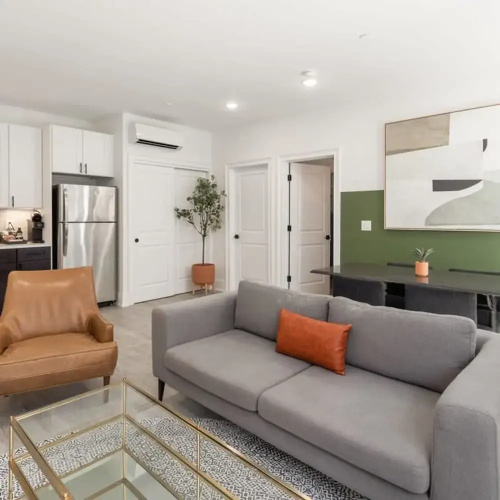 Sosuite Corner 1BR Apt w W D Desk