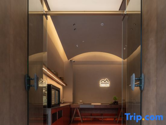 Mossland Hotel