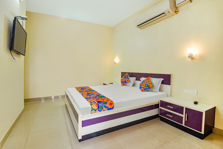 Fabhotel Cruze