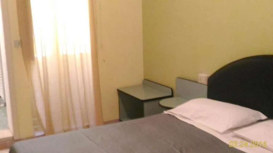 R&B Hotel