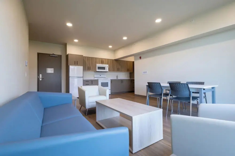 Residence & Conference Centre - Kelowna