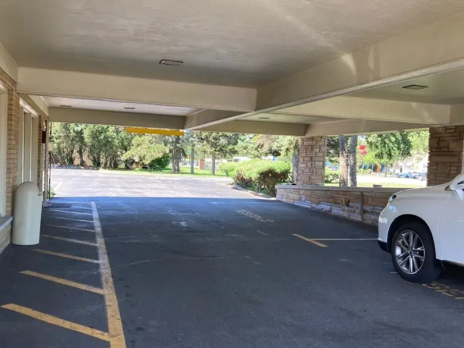 Highland Manor Motel
