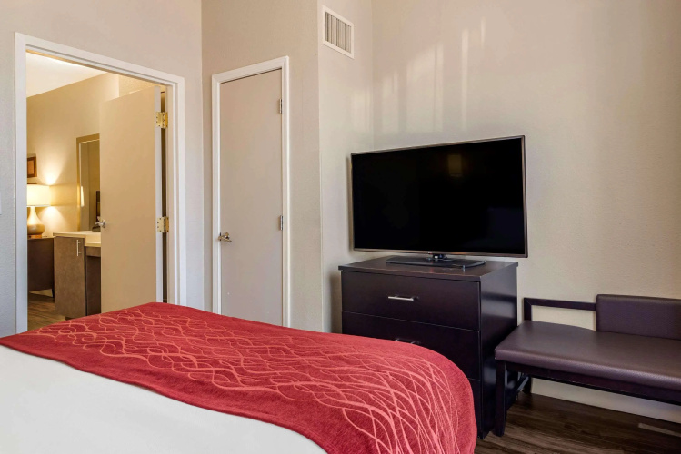 Comfort Inn & Suites