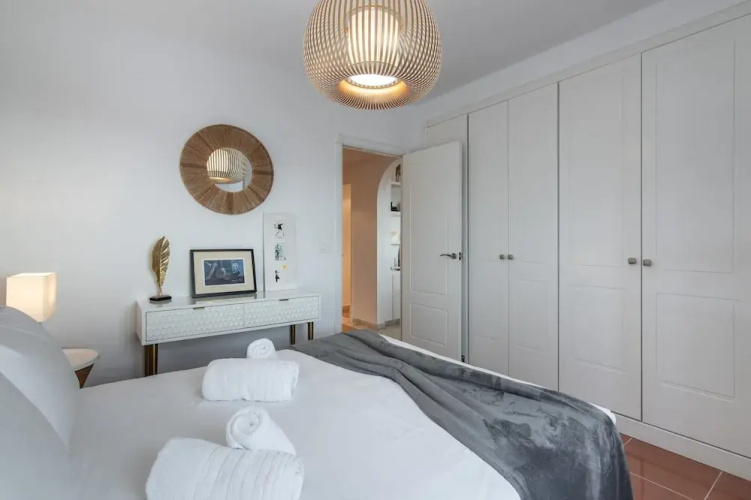 Sea-view Apartment for 7