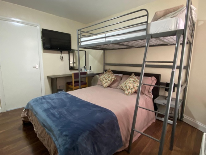 Standard Triple room