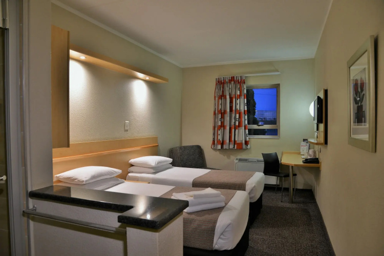 Road Lodge Carnival City