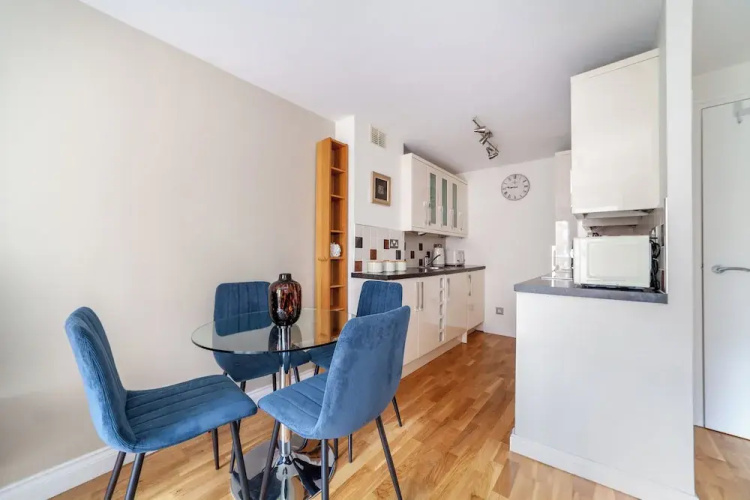 Trendy Flat in St Katharine