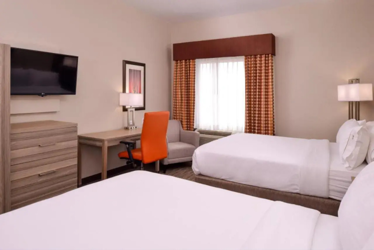 Holiday Inn Express & Suites Williams