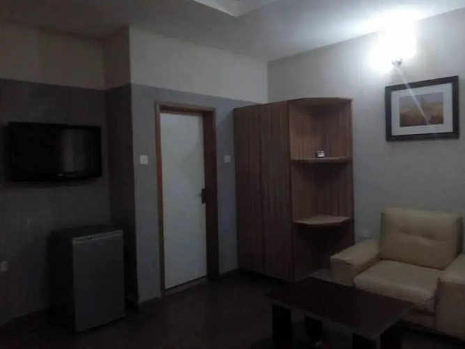 Vicmike Villa Hotel & Suites