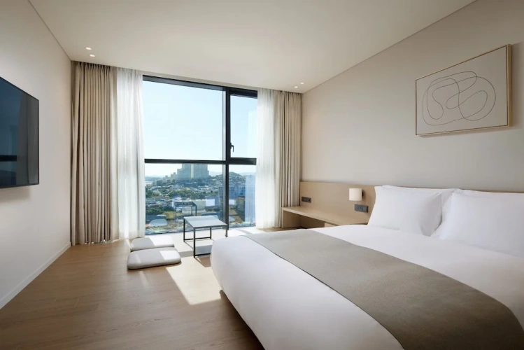 Deluxe Double Ondol room with city view