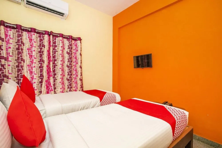 OYO 17136 Hotel Chinmayee Inn