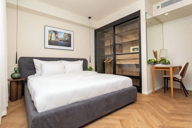 De Sheinkin Suites