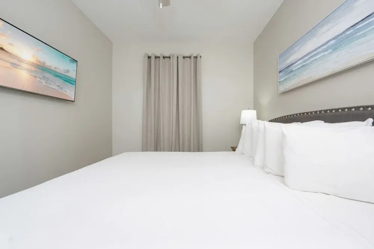 Phoenix Vi 61503 3 Bedroom Condo
