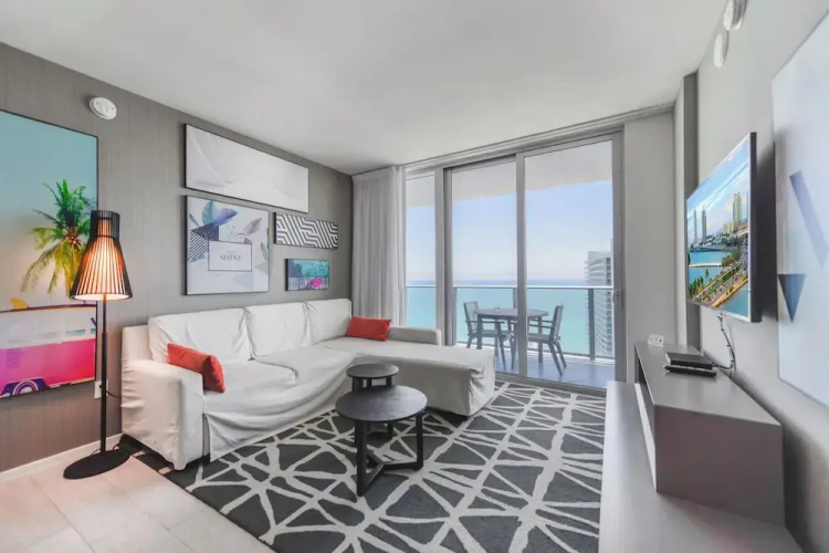40th-Floor Gem Top Views & Amenities