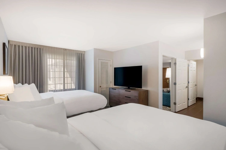 2 Bedrooms Sextuple Suite