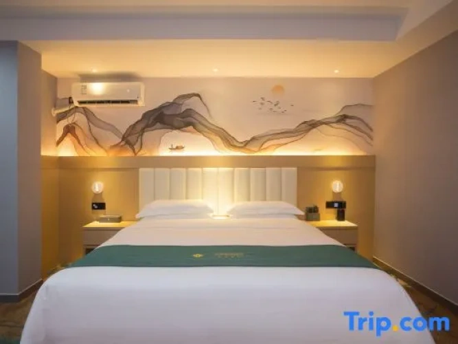 Deluxe Double room with city view