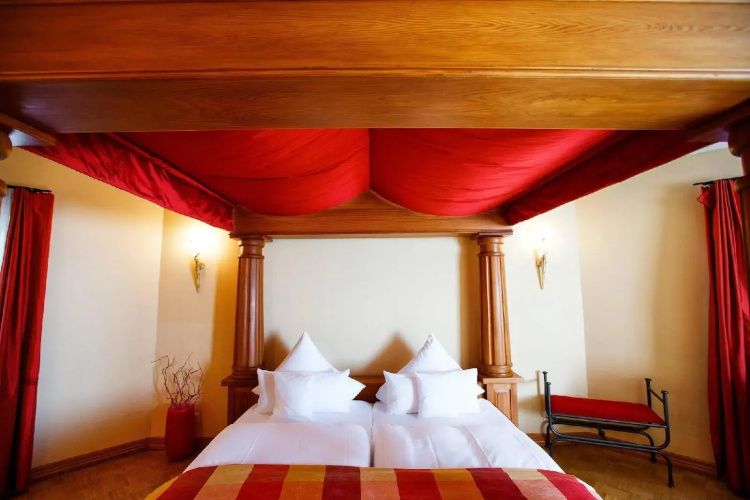 Relais & Châteaux Hotel Burg Schwarzenstein