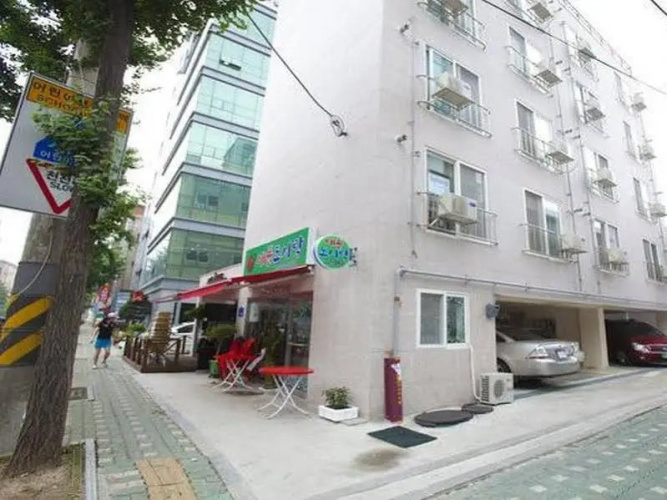 Twin Rabbit Hostel