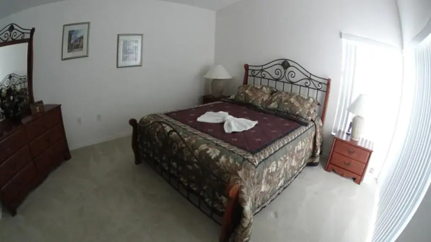 916 Balmoral Dr. 4 Bedrooms, 3 Bathrooms
