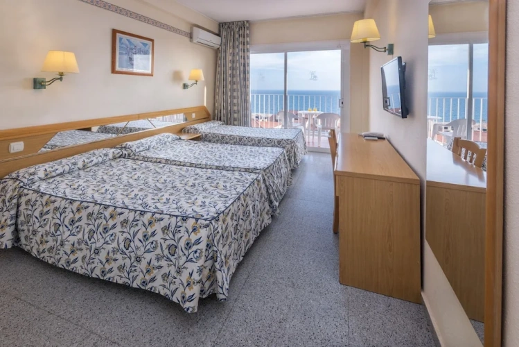 Standard Triple room with balcony and with sea view