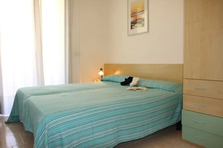 Flat With a Lovely Poolside Garden With bbq