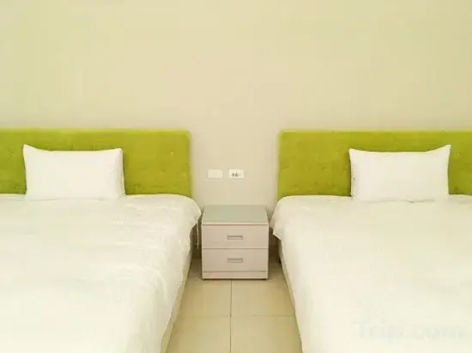 Little Squirrel B&B(小松鼠站前電梯民宿附停車場)