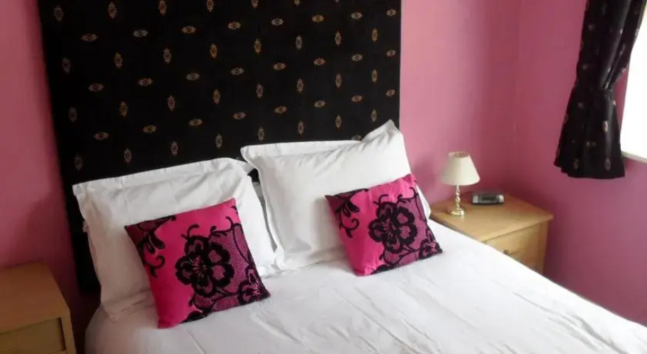 Old Greasby House Bed & Breakfast