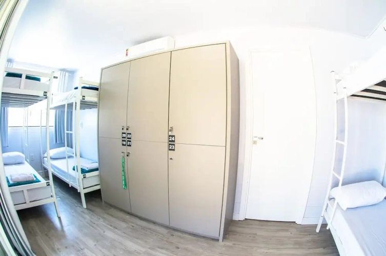 6 Bedrooms Bed in Dorm