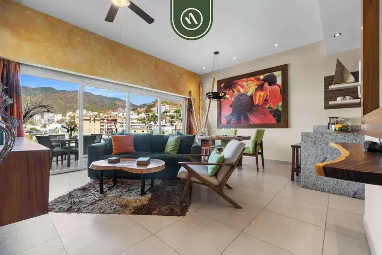 1BR Condo With Rooftop Pool - Romantic Zone