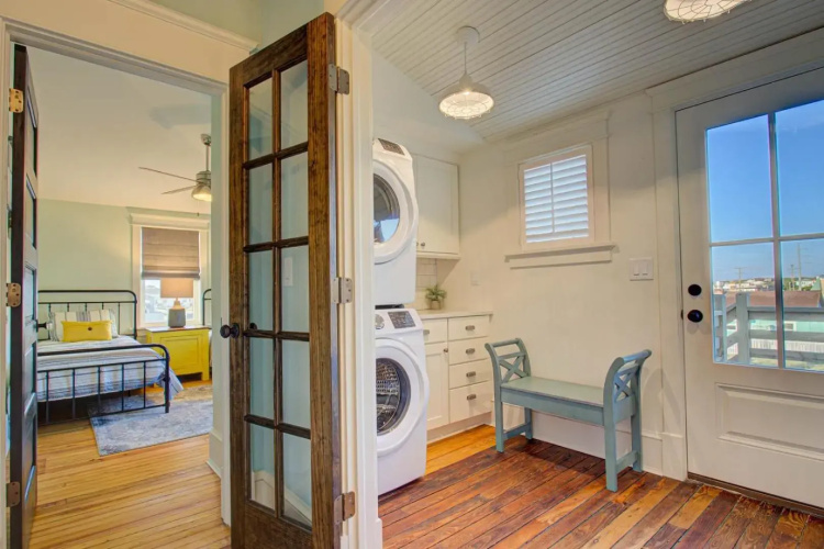 4115 Coastal Cottage 1 Min Walk to Beach