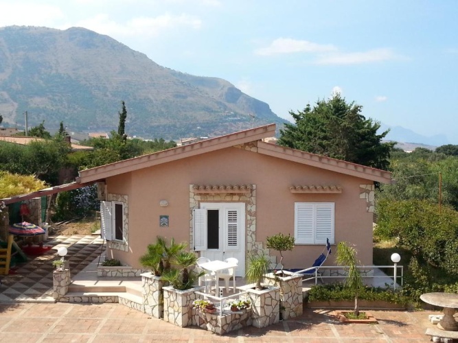 2 Bedrooms Villa