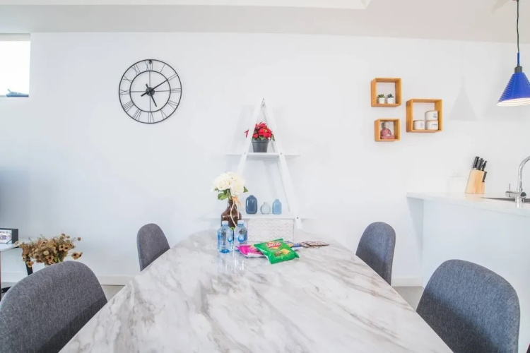 Contemporary Art 2Beds Apt