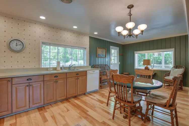 Waterfront Annapolis Home: Fire Pit & Fishing Pier