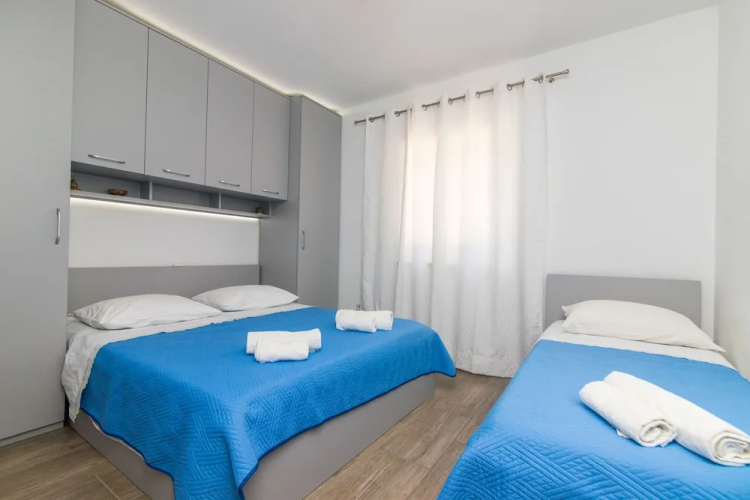 Apartments Jakov