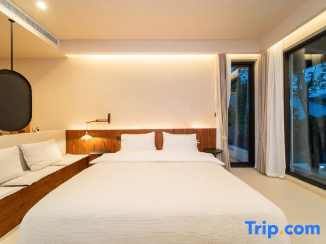 Suite with mountain view